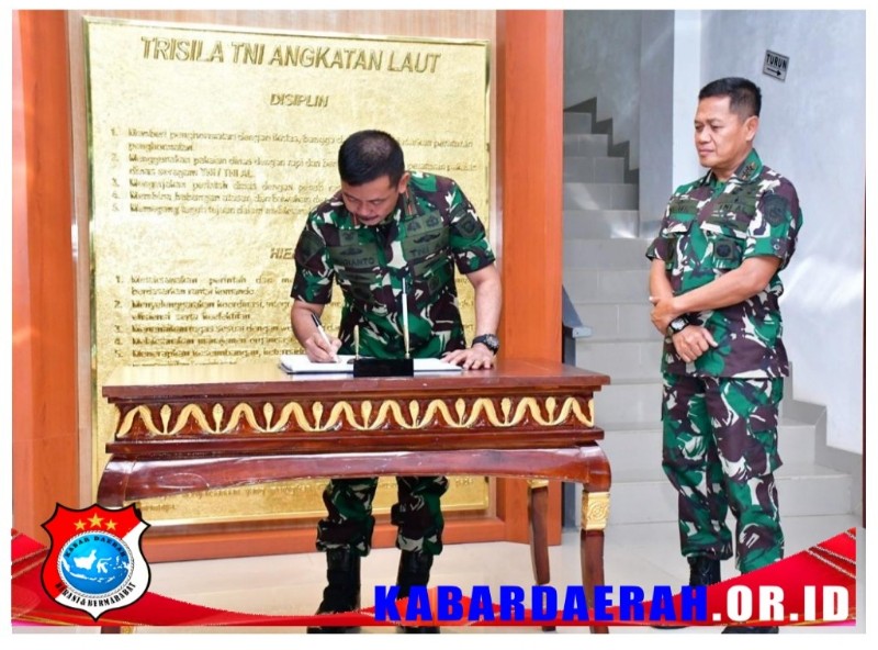 Komandan Pasmar 3 Brigjen TNI (Mar) Sugianto, S. Sos., melaksanakan Courtesy Call ke Komando Armada III