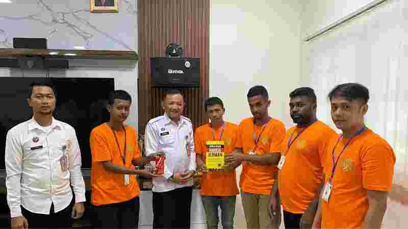 Lapas Batam Berikan Kamus Bahasa Jerman kepada 18 Narapidana